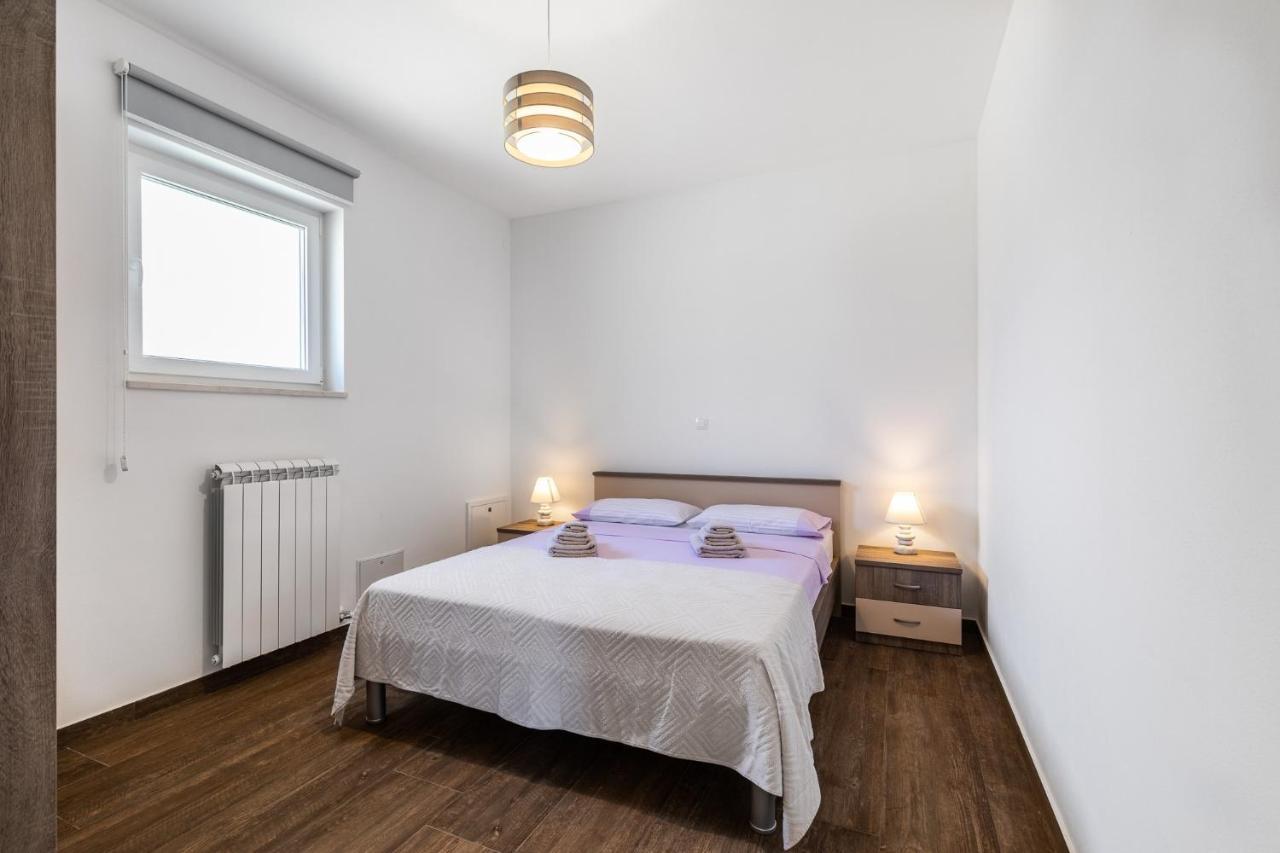 Apartments With A Parking Space Punat, Krk - 20553 Εξωτερικό φωτογραφία