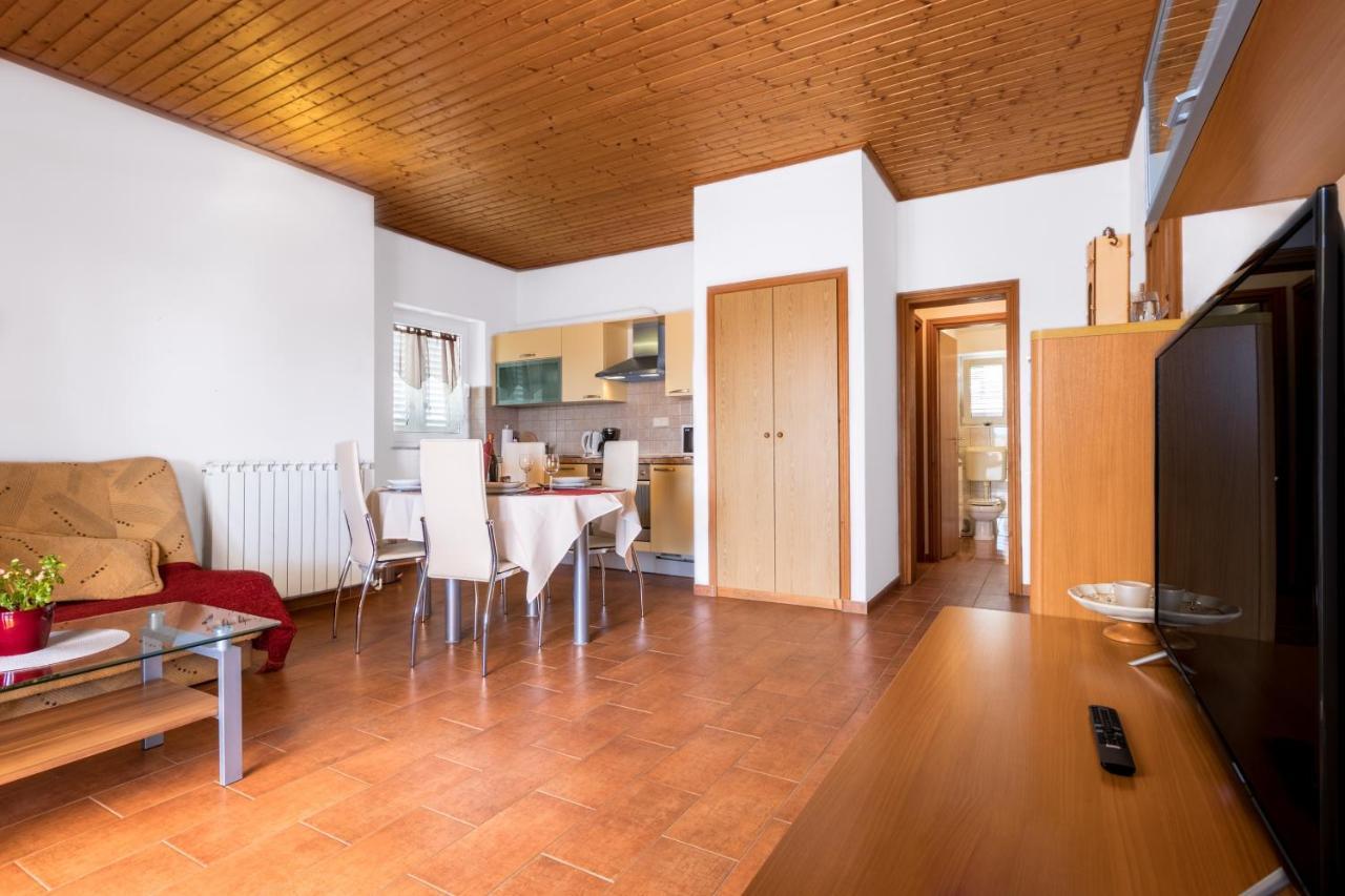 Apartments With A Parking Space Punat, Krk - 20553 Εξωτερικό φωτογραφία